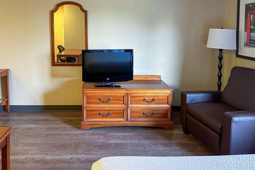 Suburban Studios Houston North I-45 Room photo