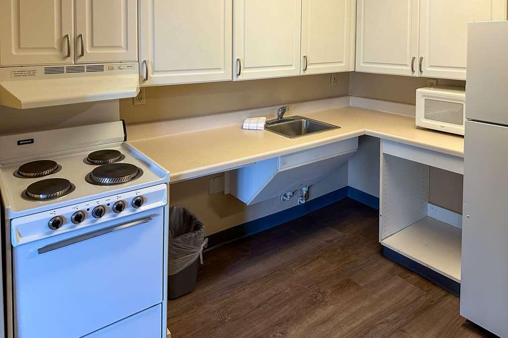 Suburban Studios Houston North I-45 Room photo
