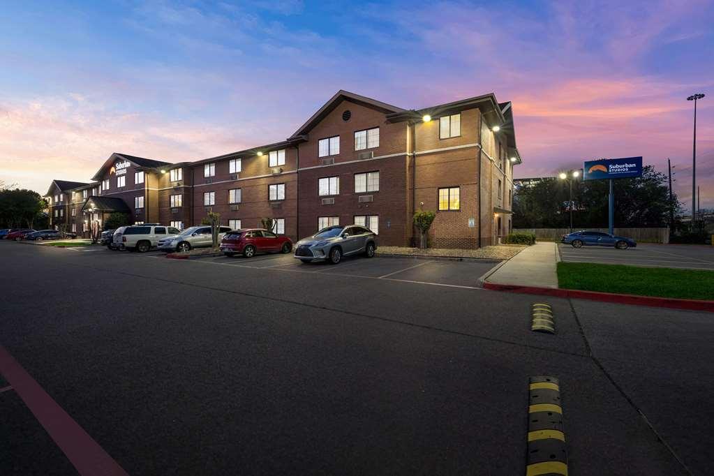 Suburban Studios Houston North I-45 Exterior photo