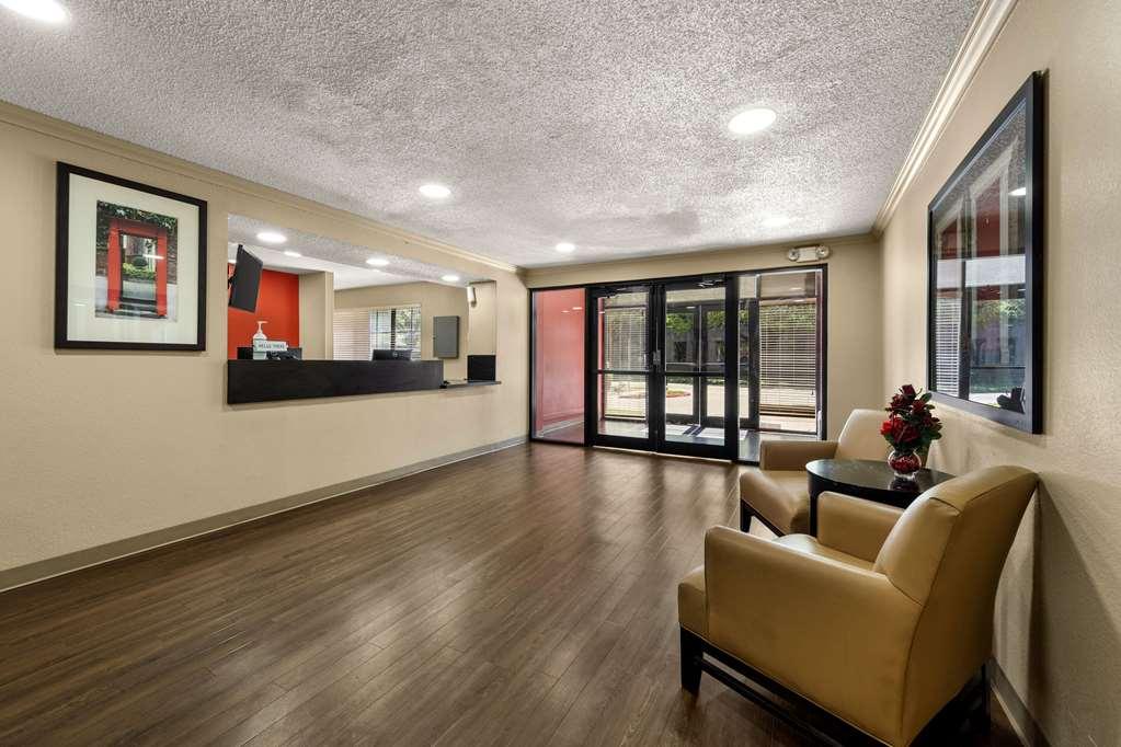 Suburban Studios Houston North I-45 Interior photo
