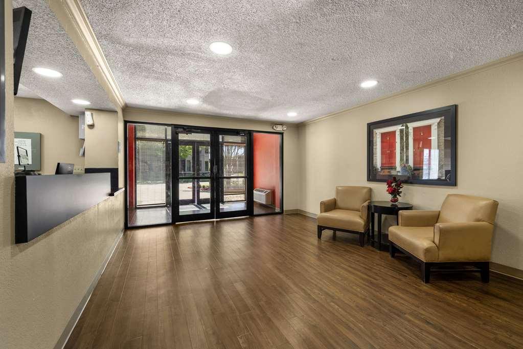 Suburban Studios Houston North I-45 Interior photo
