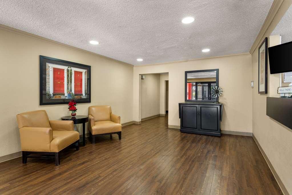 Suburban Studios Houston North I-45 Interior photo